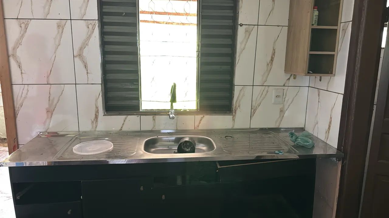 Selling stainless steel sinks: one is 2 m long and the other is 1.60 m long