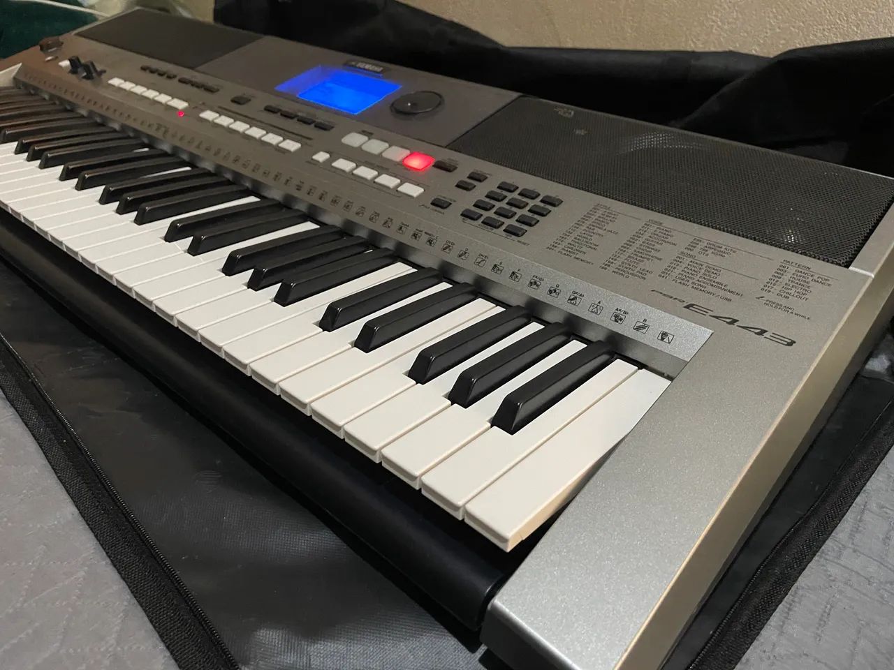 Teclado Yamaha PSR E443 - Foto 2