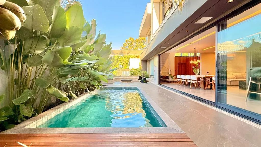 Sobrado à venda em Maringá, Jardim Guaporé, com 4 quartos, com 356.13 m²