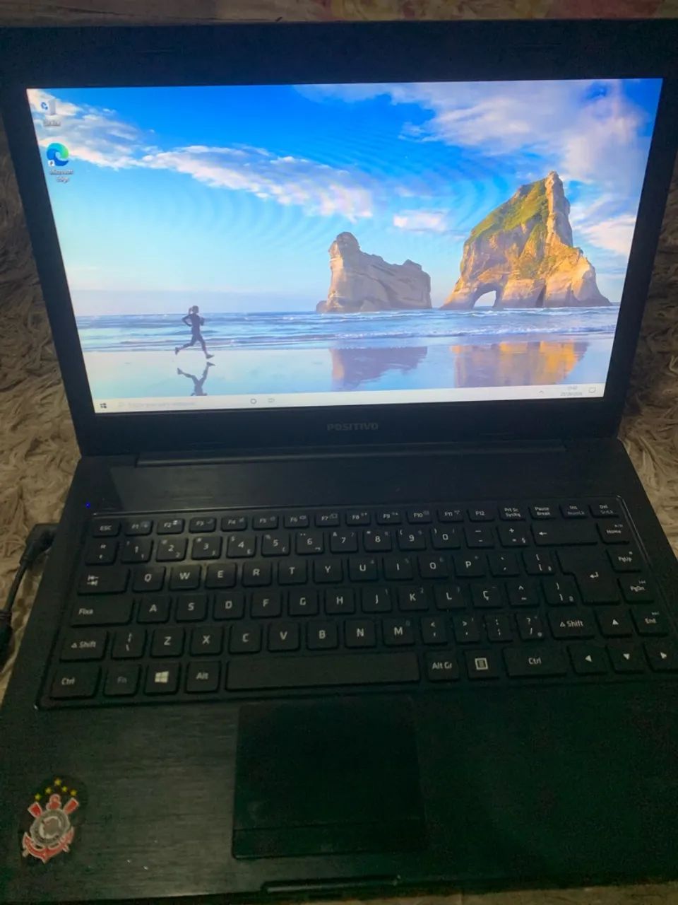 ? Título: Notebook Positivo funcionando - Ideal para estudos e tarefas do dia a dia!
