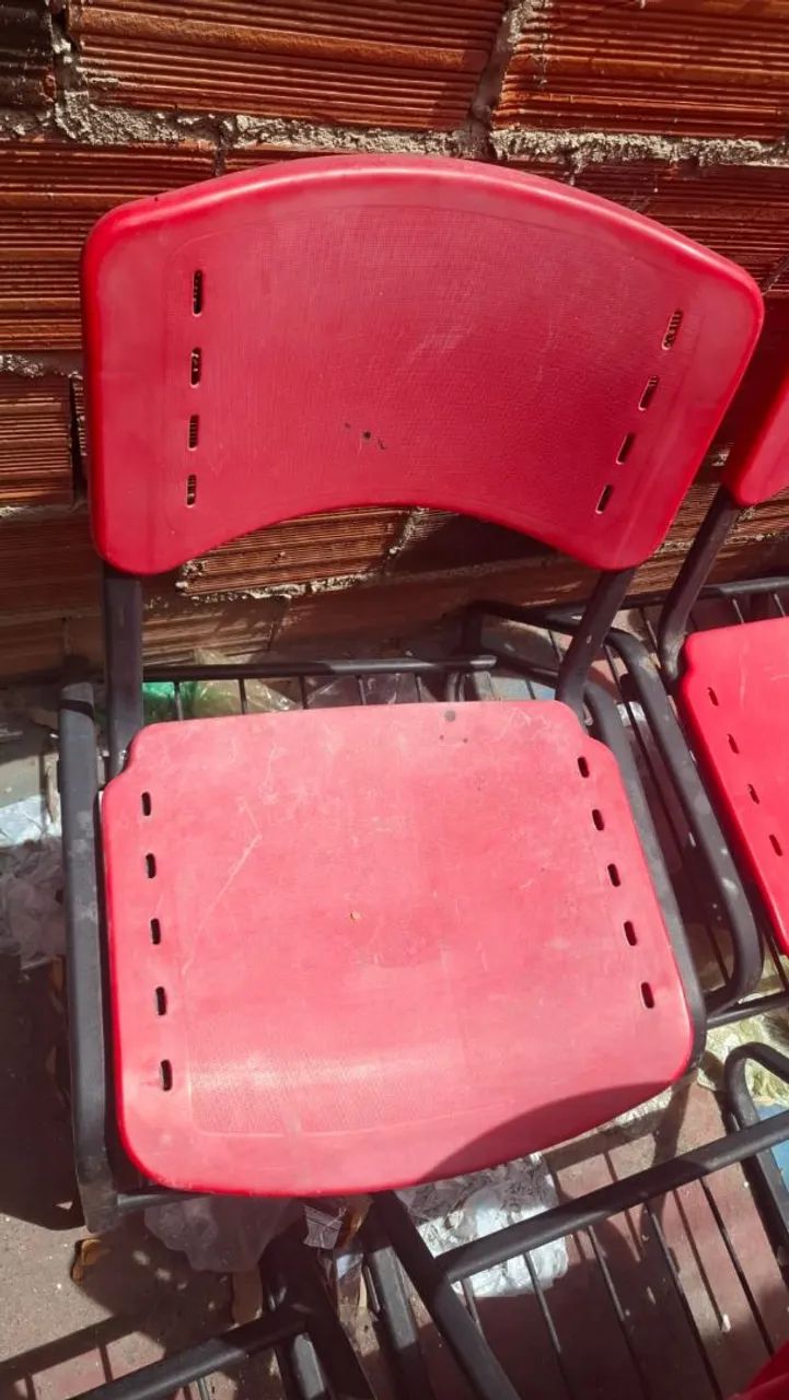 Vende-se Conjunto de Cadeiras Escolares - Foto 4