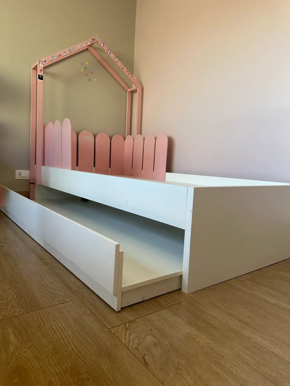     Cama Infantil Casinha com Proteção e Cama Auxiliar