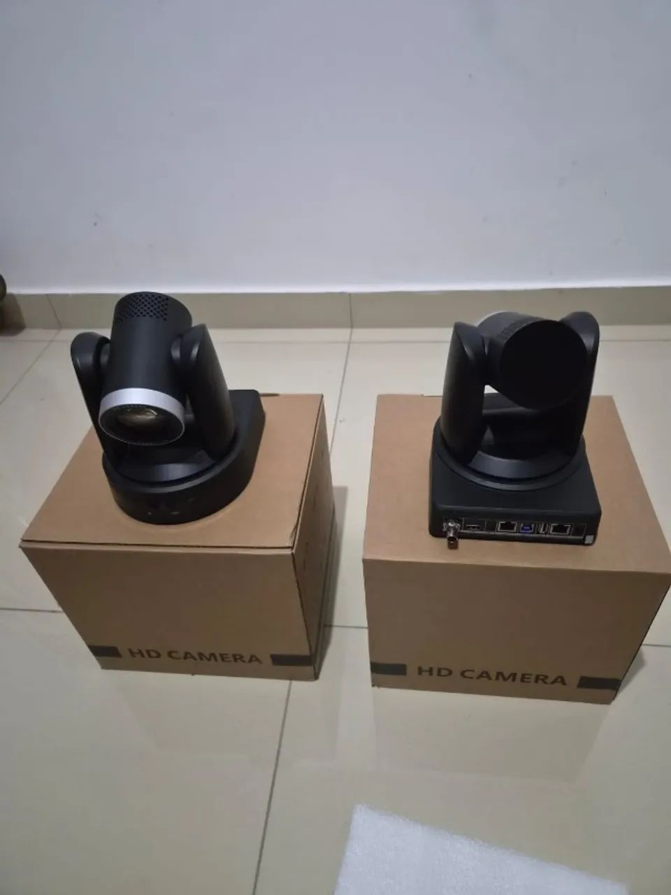 Equipamento para podcast CAMERA MESA DE CORTE MICROFONE