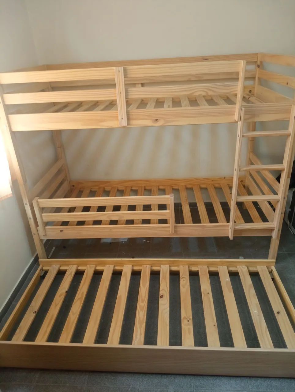 Cama Triliche com escorrega + 2 colchões de solteiro 
