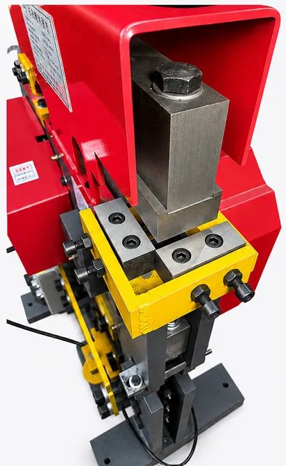 Equipamento de Corte de Chapa e Perfil de Aço - Serralheria/Metalurgicas - Foto 2