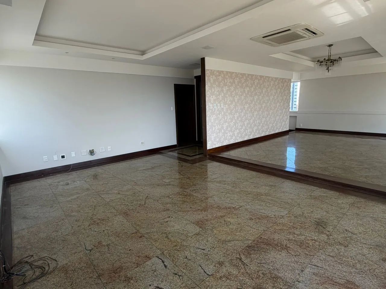 Alugo 3/4 com sala e gabinete