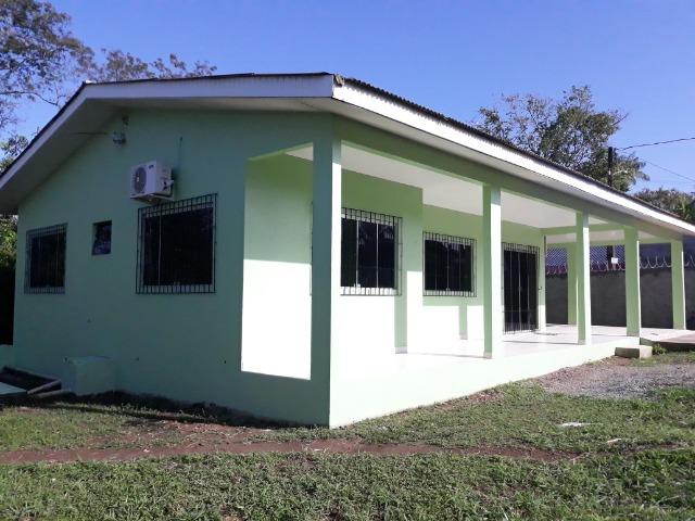 Linda Casa de 160m2, 3 quartos em terreno amplo no Bairro Zerão - Foto 3