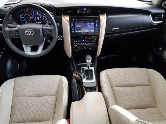TOYOTA HILUX SW4 2.8 SRX DIAMOND 4X4 7 LUGARES 16V TURBO INTERCOOLER DIESEL 4. - Foto 5