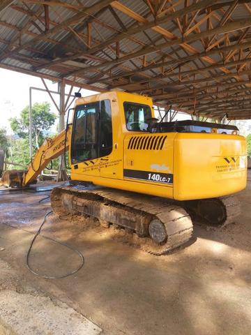 Escavadeira Hyundai 140 - Foto 2