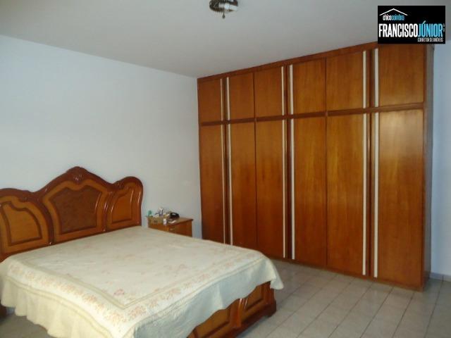 Casa no Setor Coimbra em Goiânia, 4 Quartos (2 suítes), 2 Salas, Jardim, Área Lazer, 460m² - Foto 10