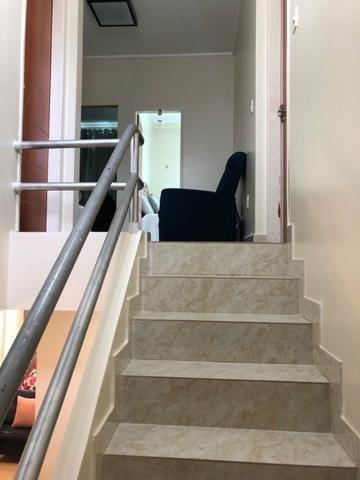 100% Mobiliado Cond. Dalva Toledo Casa Duplex 230m² c/ 04suítes no PQ das Laranjeiras - Foto 4
