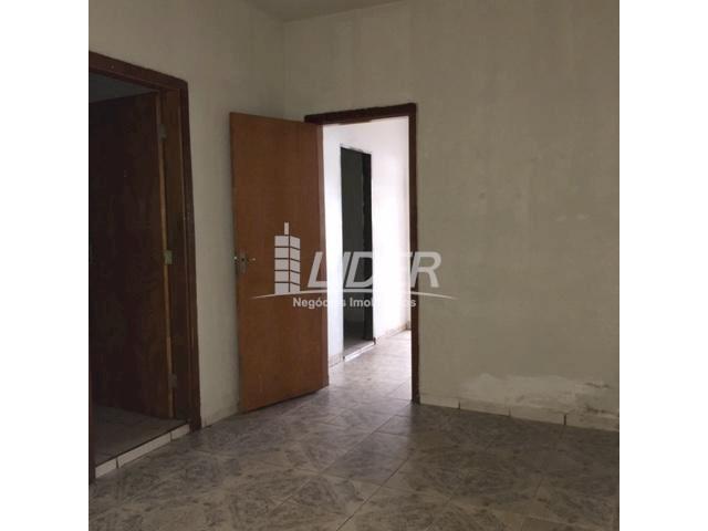Casa para alugar com 3 dormitórios em São jorge, Uberlândia cod:804306 - Foto 6
