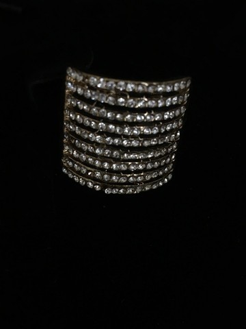 lindíssimo anel dourado com strass (praticamente novo)