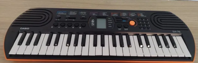 Teclado Infantil Casio Preto e Laranja - SA-76