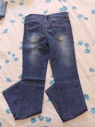Calça jeans e de algodão - feminina seminova - 10 anos