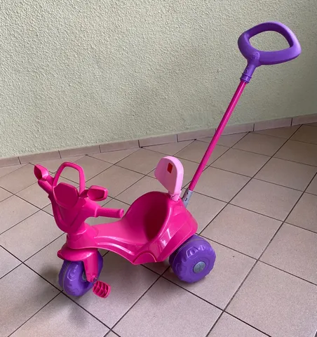 Triciclo Motoca Infantil A Pedal Resistente Rosa Bandeirante em
