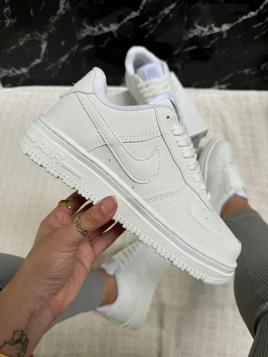 Tênis Nike Air Force 1 Branco tradicional linha Premium de promoção imperdível  - Foto 5