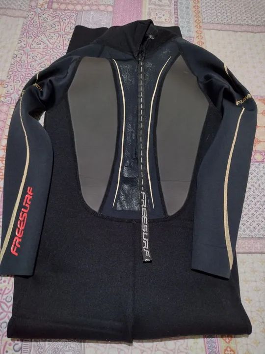 Macacão manga longa de neoprene- tamanho M. - Foto 2