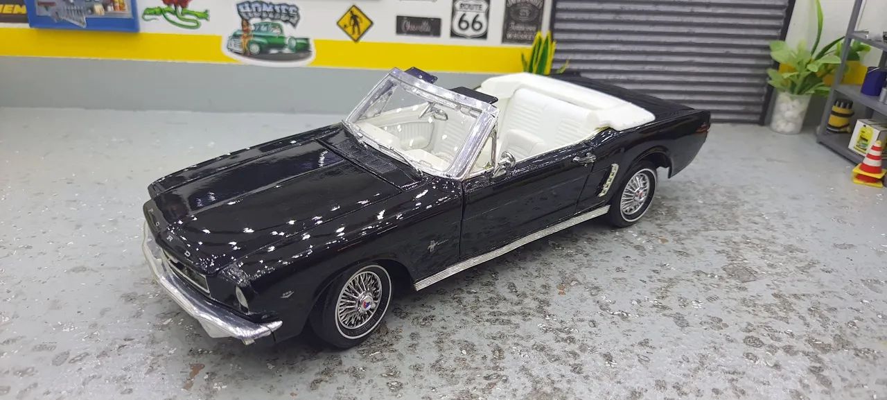 Miniatura 1/18 -Mustang 1964 - série Timeless Classics - Motormax 1/18