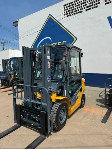 Locação de empilhadeira cabinada 2,5 toneladas/diesel  - Foto 2