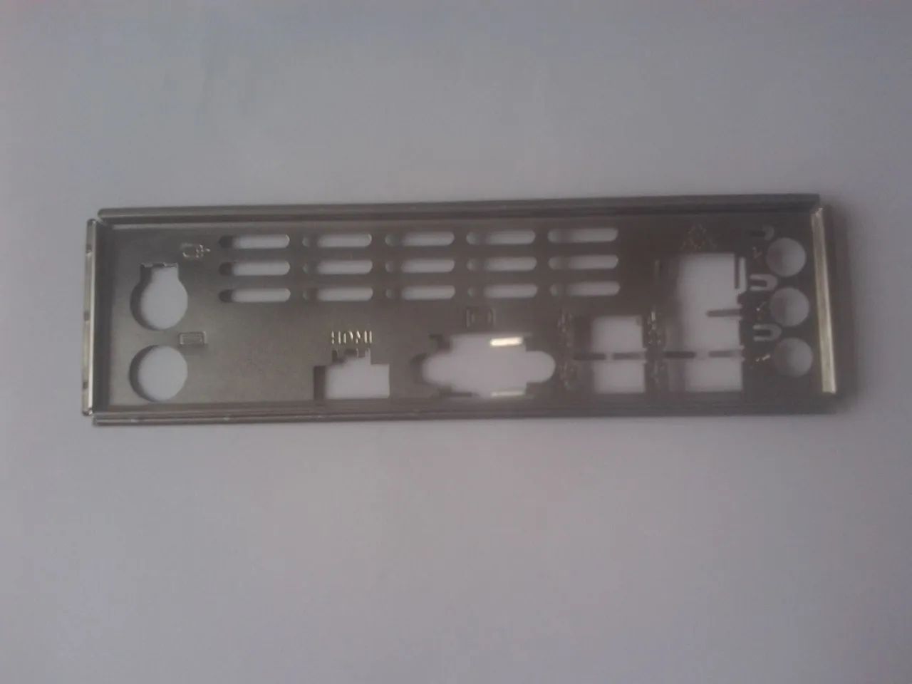 Espelho com espaço HDMI