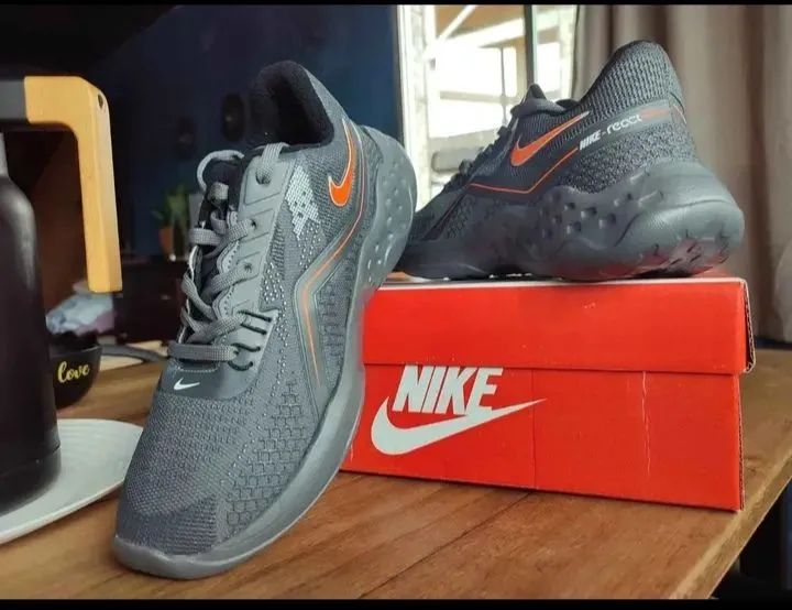 Tênis Nike React - Cinza