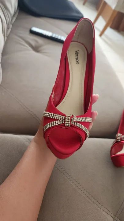 Sandálias Vermelhas com Strass - Foto 2