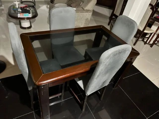 Mesa de jantar em mogno + 5 cadeiras