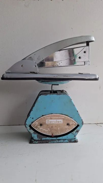 Antiguidade Balança Bender 2Kg anos 70 funcionando 119,00 Pix  - 2709 - Foto 2