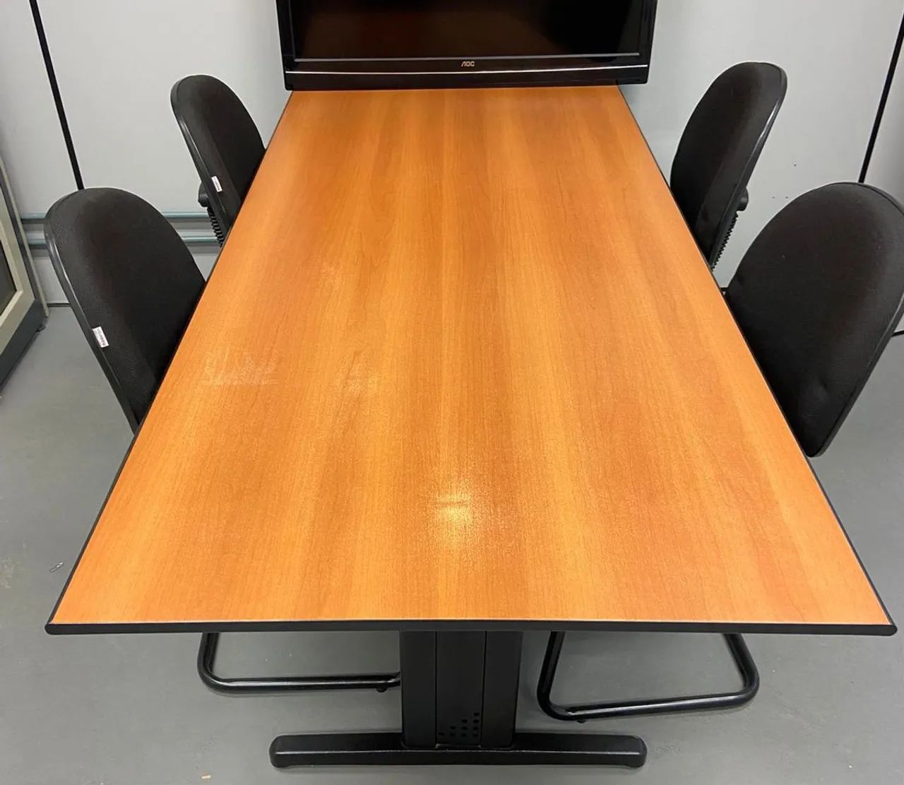 Mesa de reunião c/ 4 cadeiras