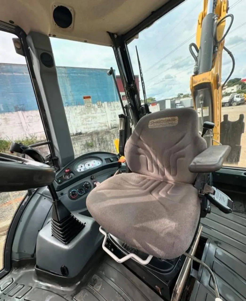 Retroescavadeira New Holland B110B ano 2021 - Foto 5