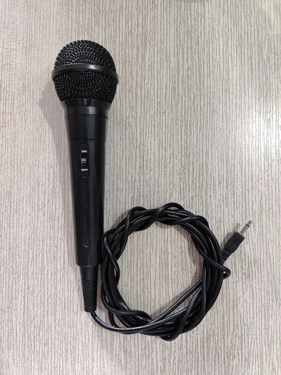 Microfone com Cabo e Plug P2 