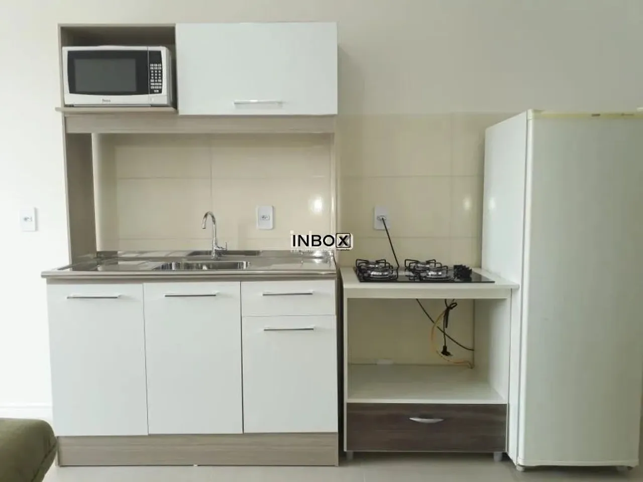 INBOX CIA IMOBILIÁRIA ALUGA: Kitnet mobiliado e equipado no Humaitá.