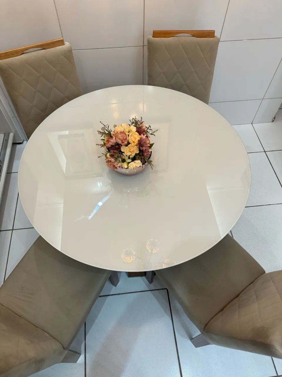 Mesa de Jantar Redonda com 4 Cadeiras