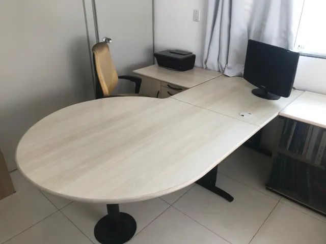 Estação de Trabalho GIROFLEX c/ Ilha Circular. Um Clássico do Mobiliário Corporativo