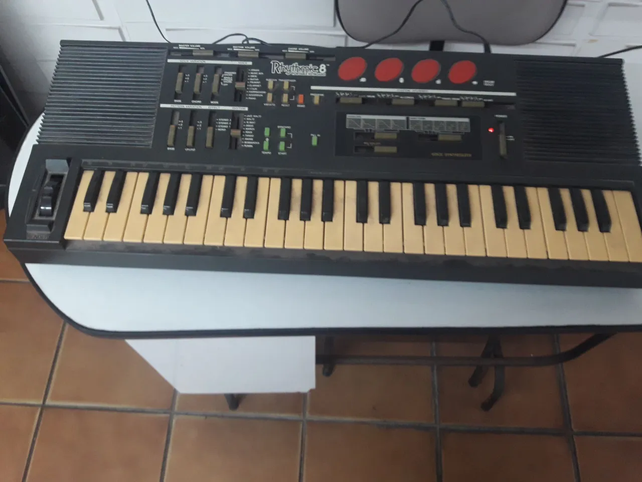 Teclado Musical Rhythmic 8 retrô