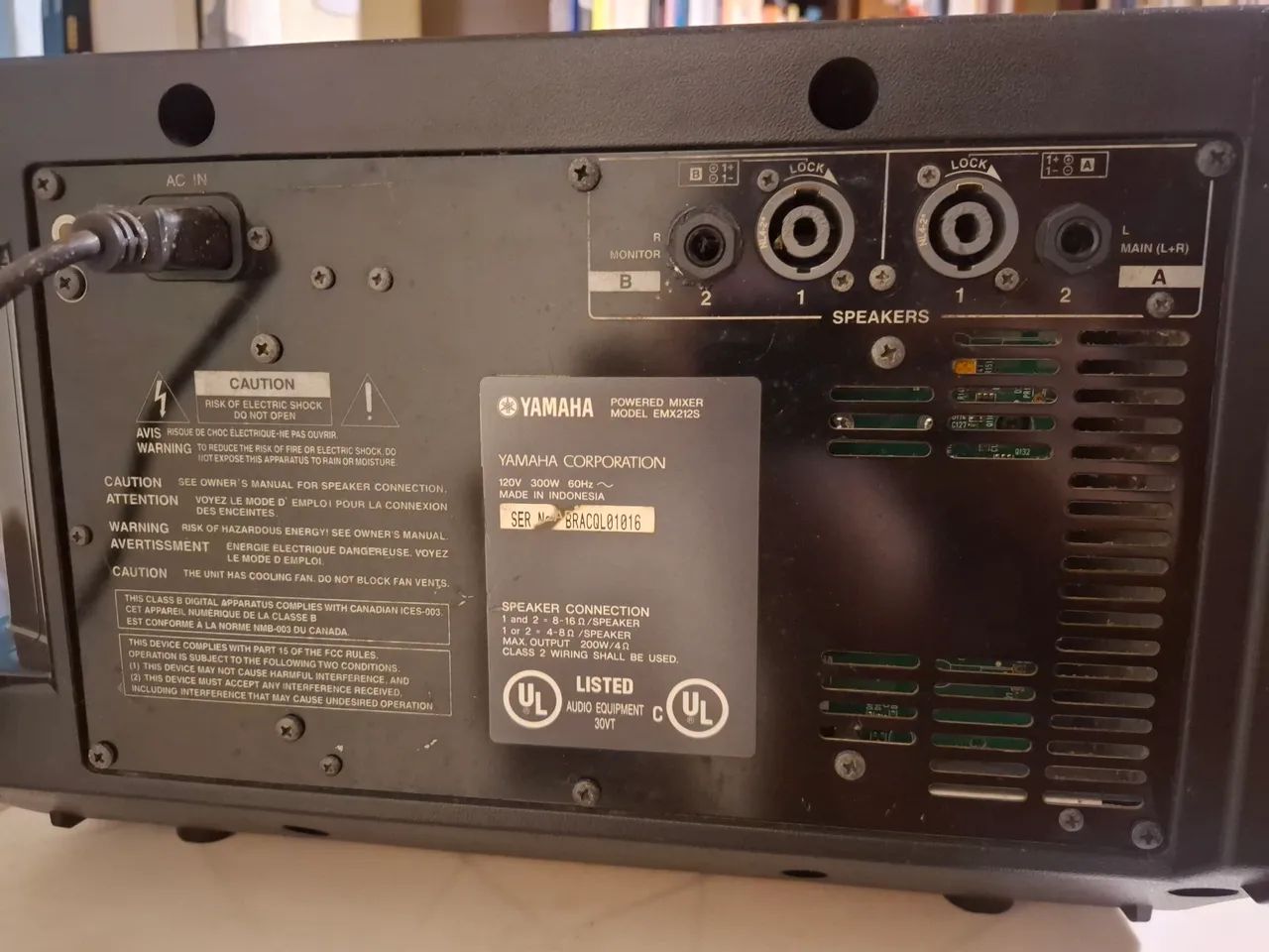 Mesa Mixer Yamaha EMX 212S - Foto 4