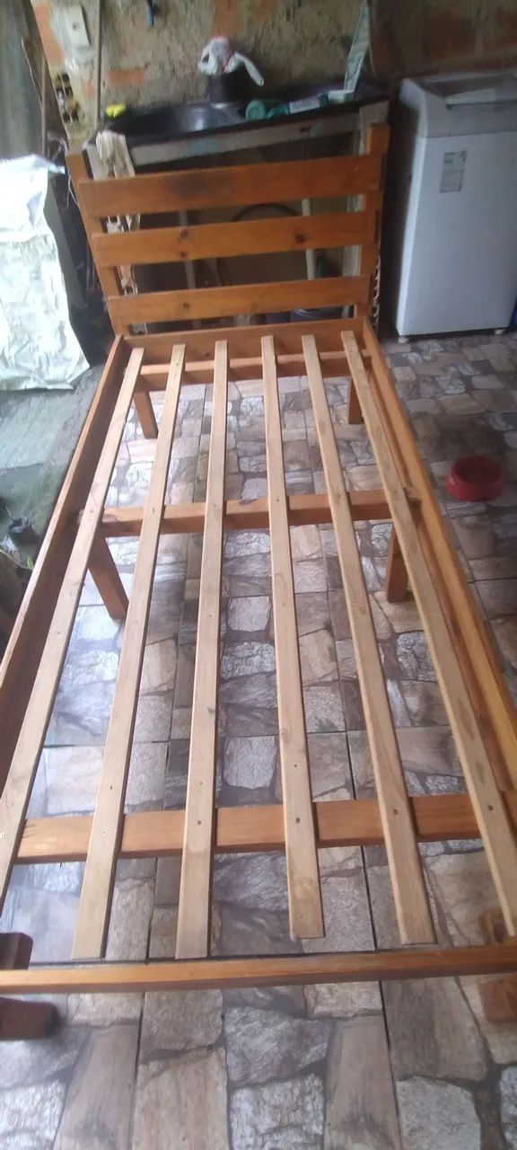 Cama de madeira de solteiro64276673521666121