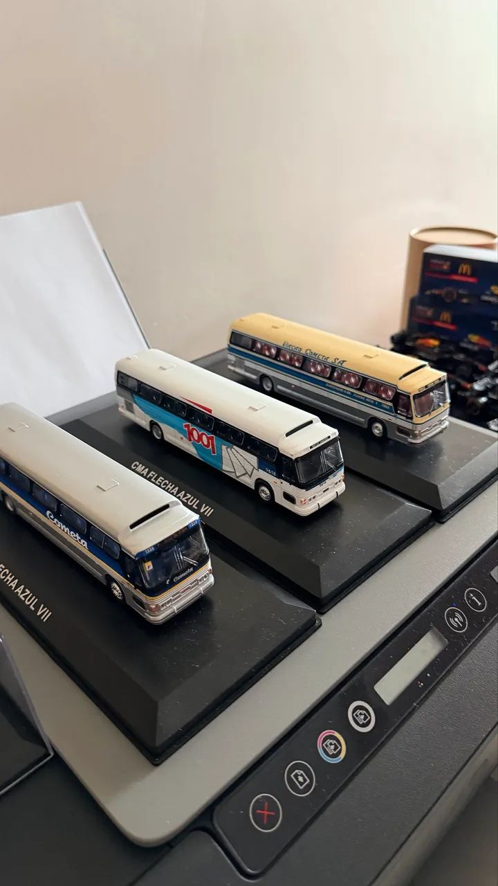 Miniaturas de ônibus CMA - lote com 5 unidades 1:72
