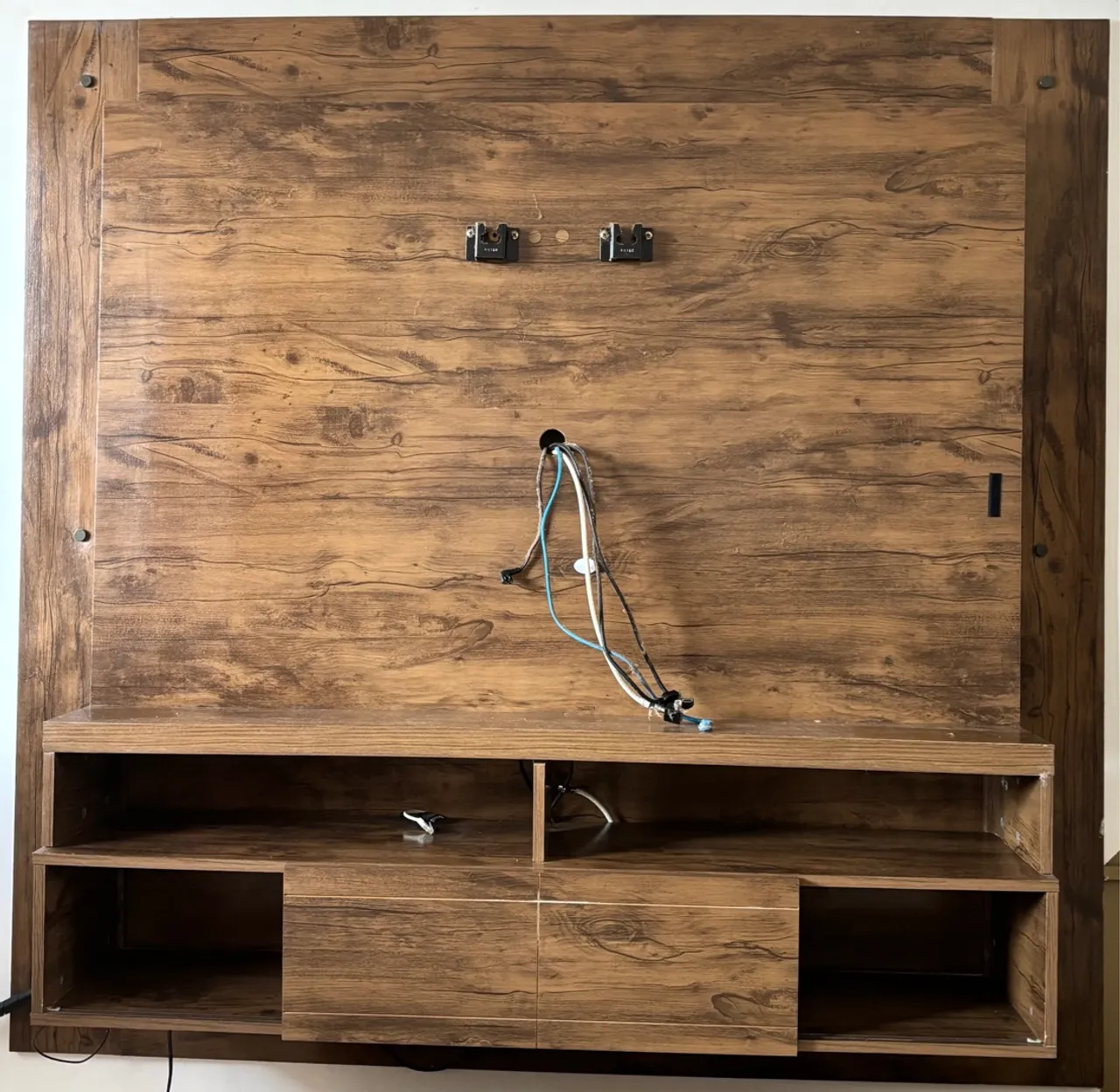 Painel para TV em Madeira, Amadeirado