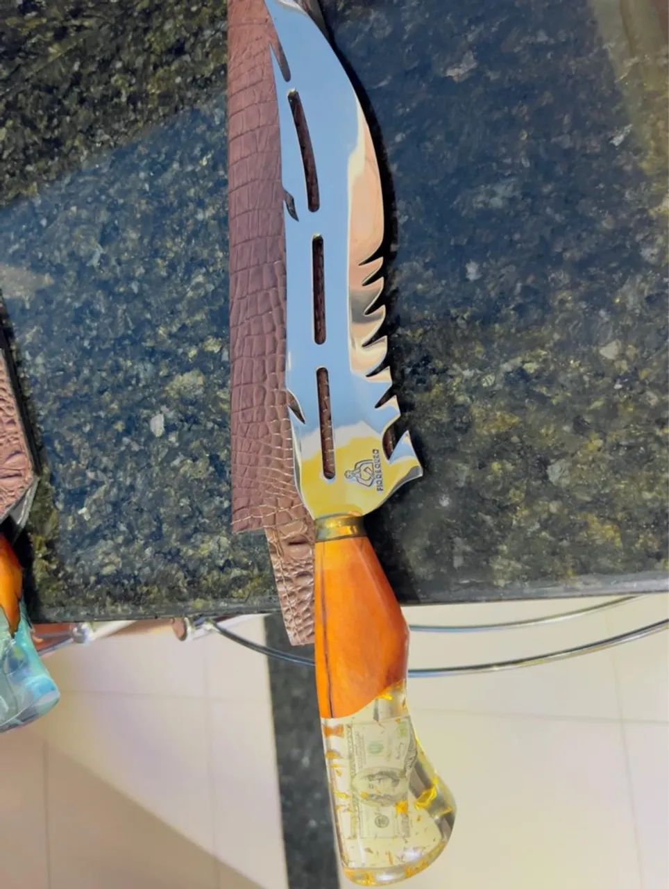 Lindas Facas em aço inox fio de ouro 