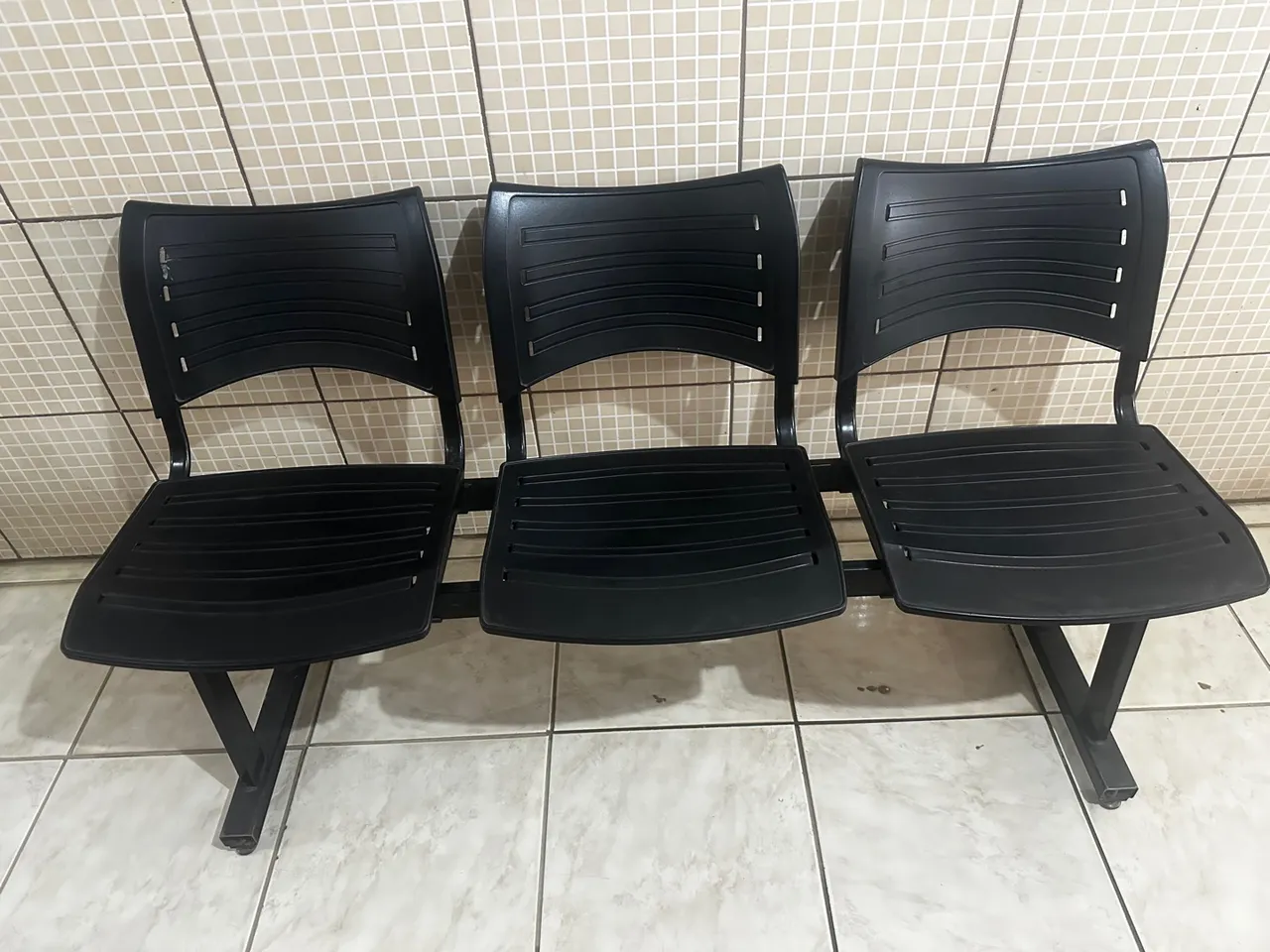 Banco para espera 3 lugares - Preto