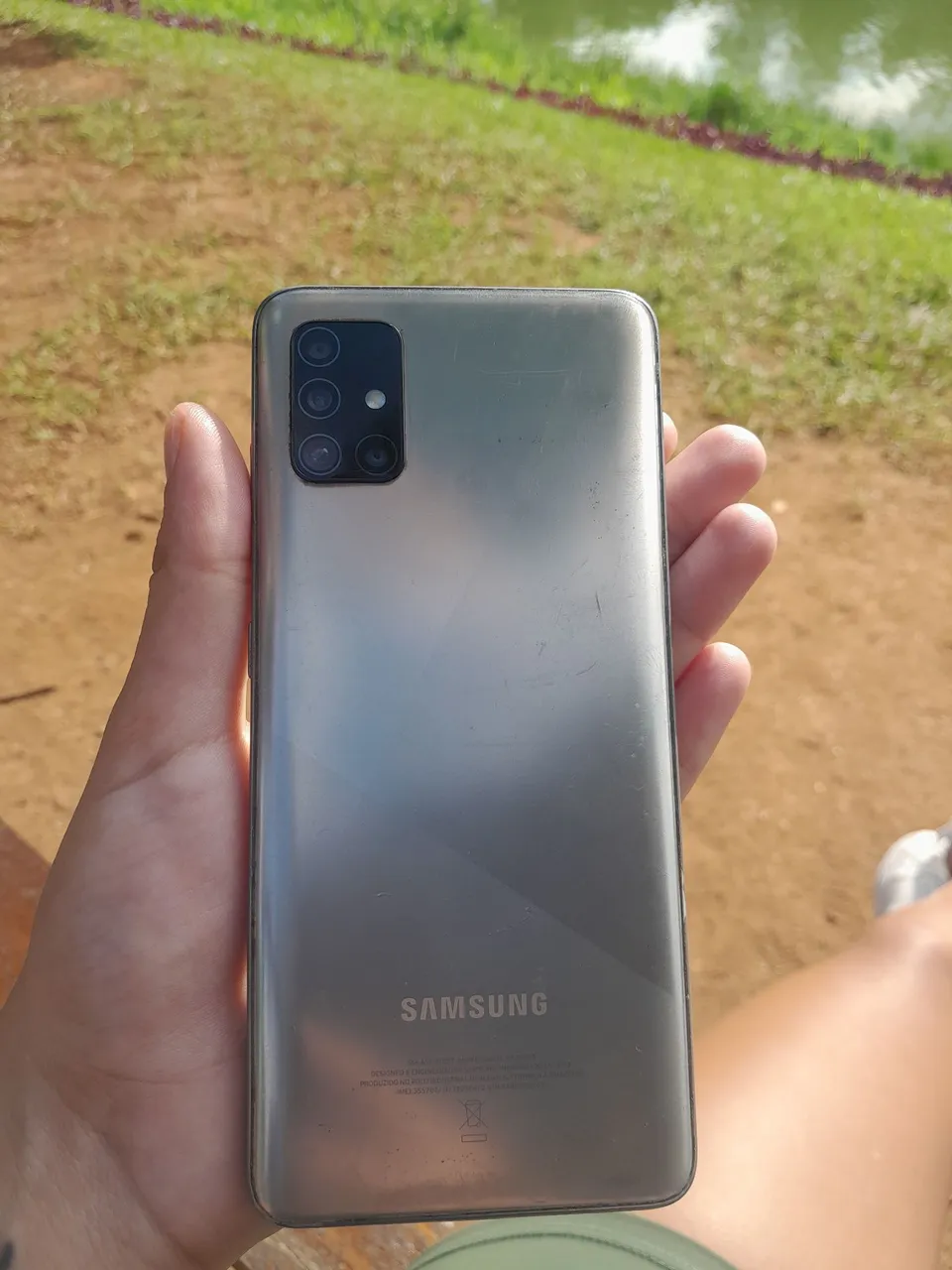 Galaxy a51 detalhes marcas de uso apenas