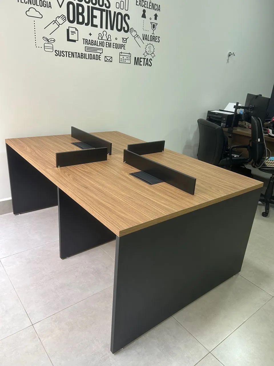 Mesa de escritório moderna e elegante para 4 pessoas  - Foto 3
