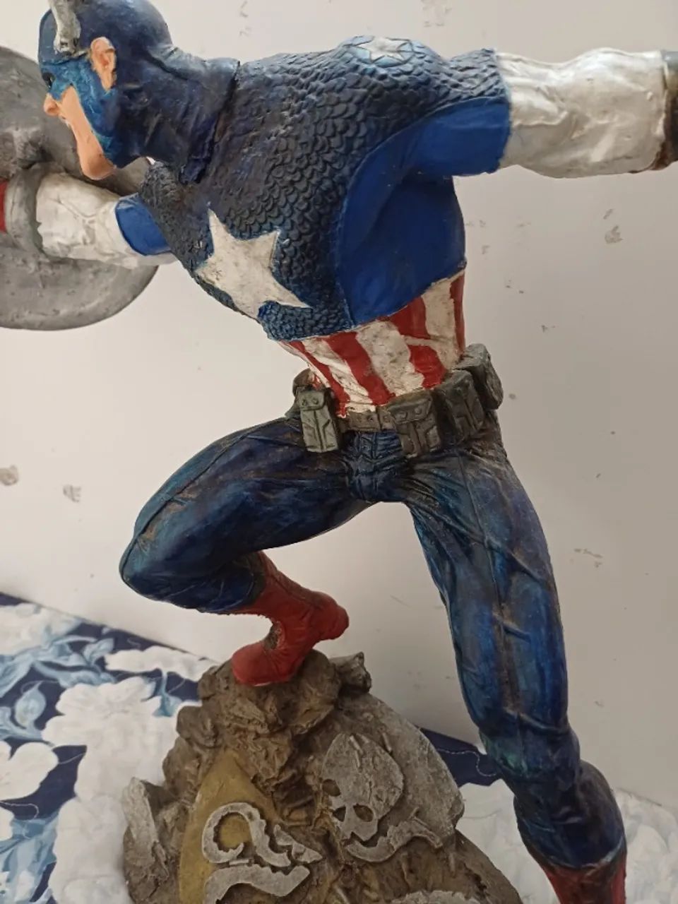 VENDA DE GRANDE MINIATURA CAPITAO MARVEL - Foto 3
