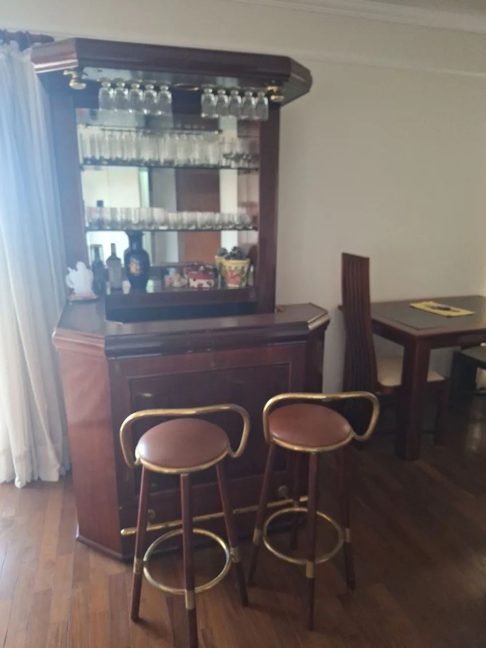 Bar completo de madeira - oportunidade