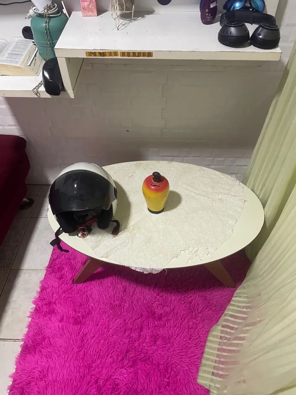 Mesa de centro oval com design moderno