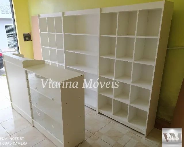Balcão Caixa + Balcão Vitrine + 2 Colmeias + 1 Prateleira
