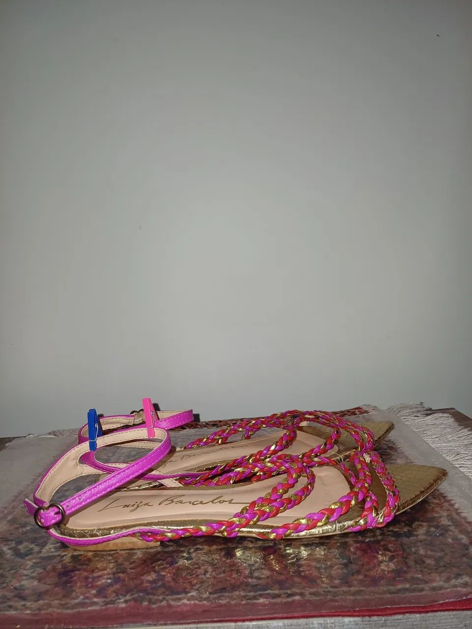 Sandália Luiza Barcelos,  rosa Pink e dourada, tam. 37. - Foto 3