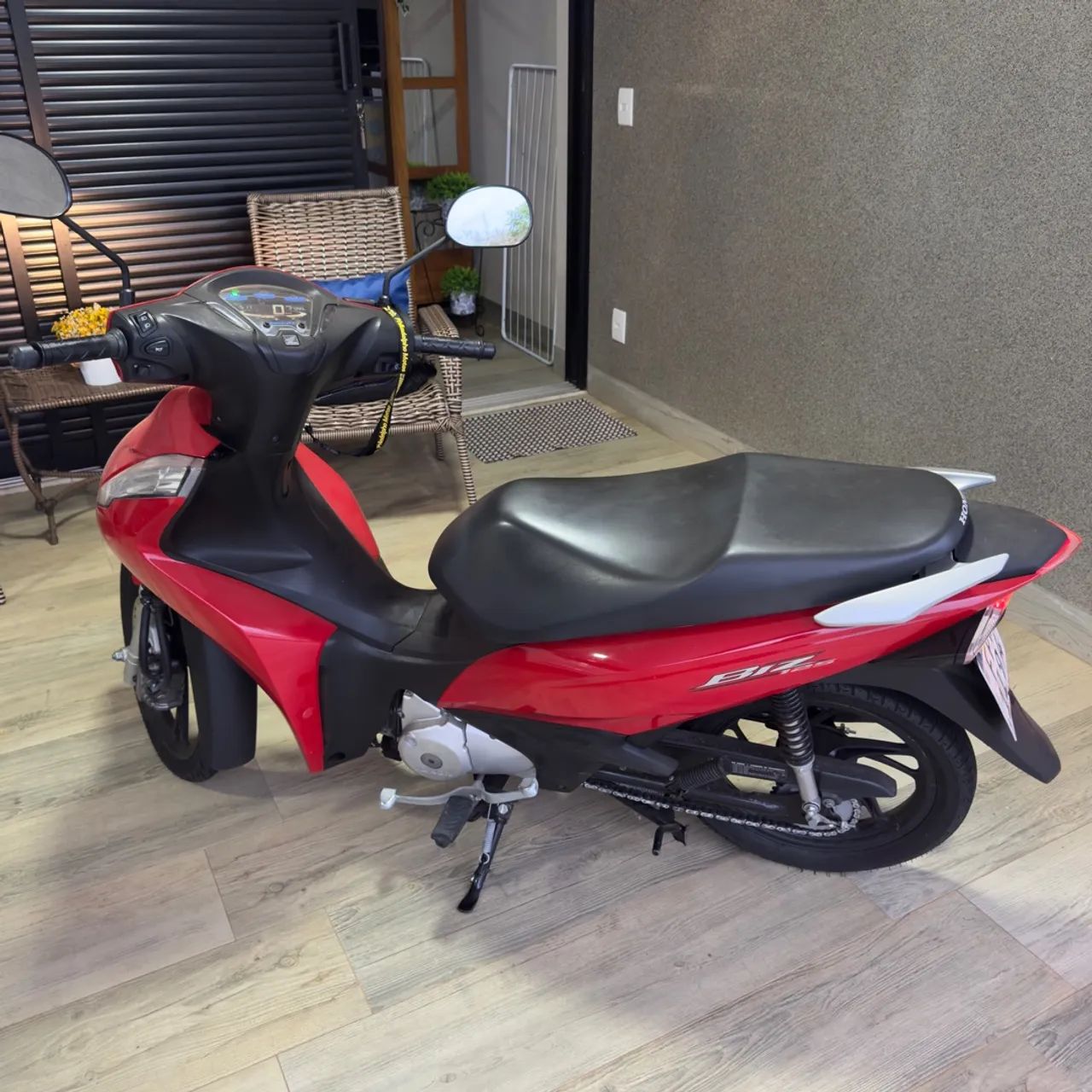 VENDO BIZ 125 2022 MUITO NOVA TRANSFIRO FINANCIAMENTO